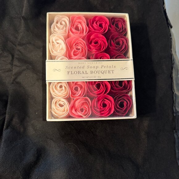 Scented Soap Petals Floral Bouquet - Pink, Red, cream - Picture 3 of 4